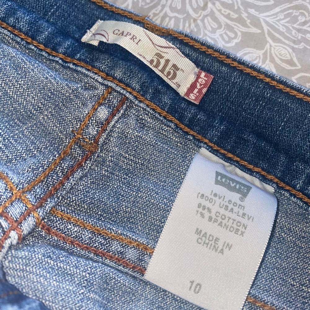 LEVIS Cuffed Capris - Picture 4 of 4